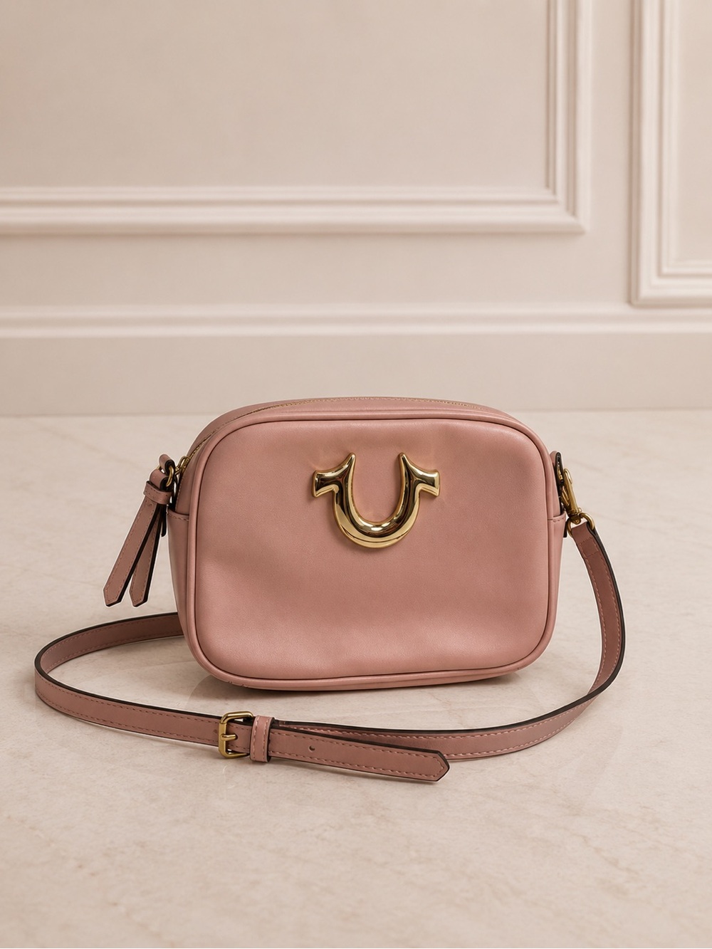 True Religion Women's Horseshoe Logo Crossbody Camera Bag – Pink / Blush